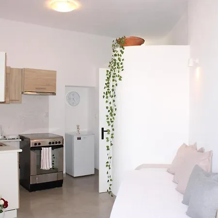 Solasta #2 With Jacuzzi In Santorini *